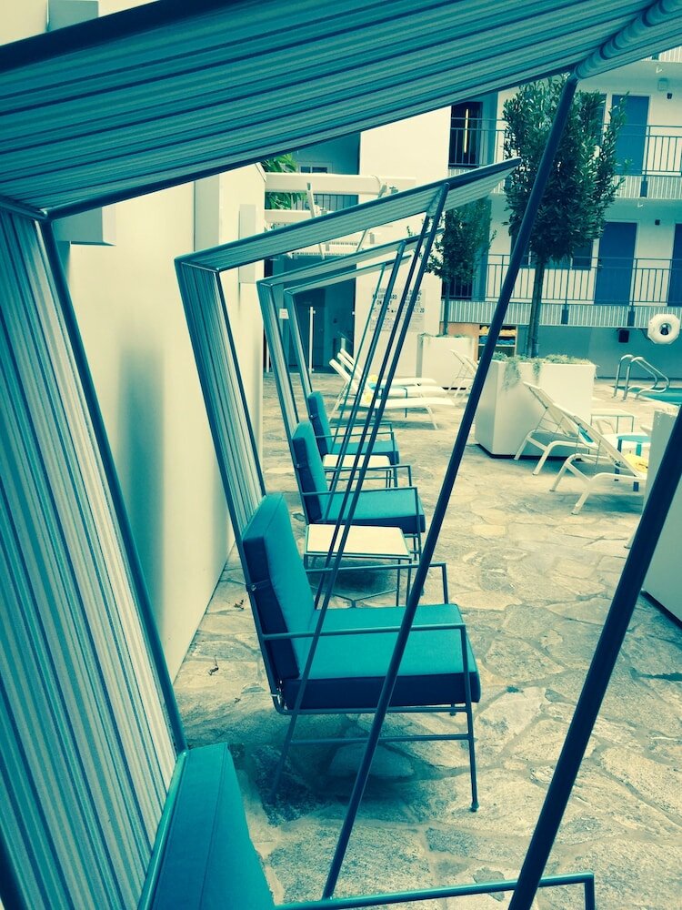 Фото Beverly Laurel Hotel