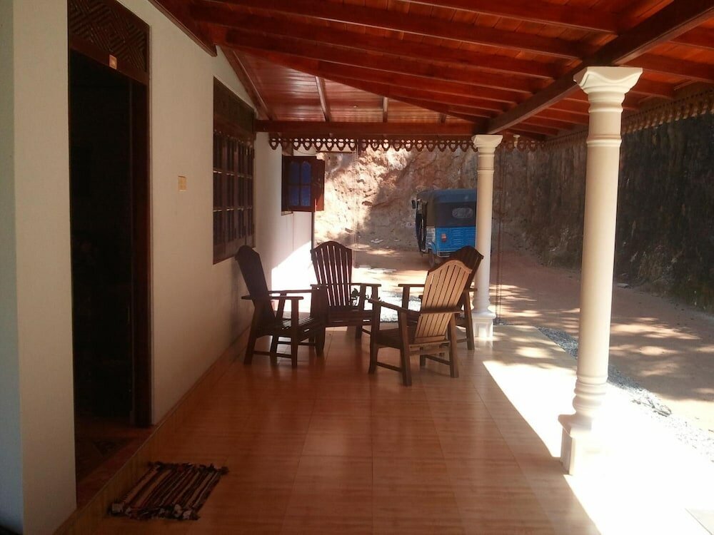 Фото Damith Tourist Inn