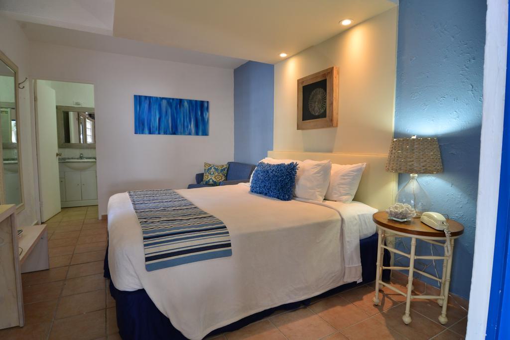 Фото Tres Palmas Inn