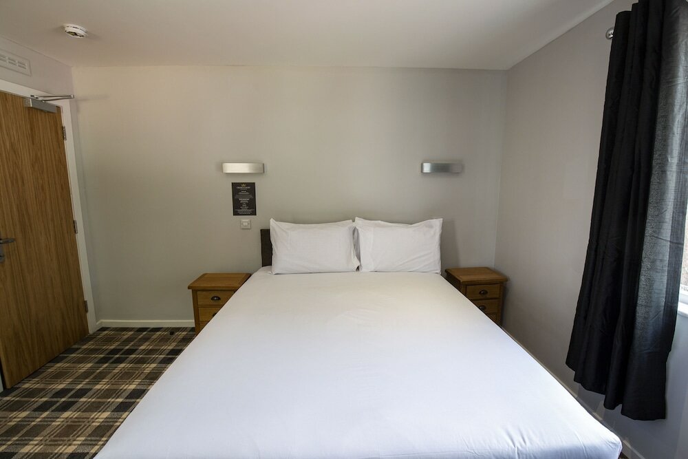 Фото Crown Court Hotel & Bar