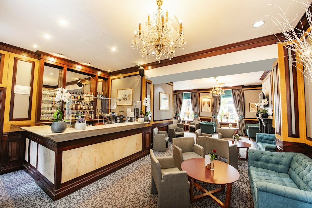 Фото Langham Court Hotel