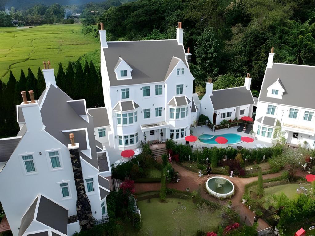 Фото Hillsborough The English Country House