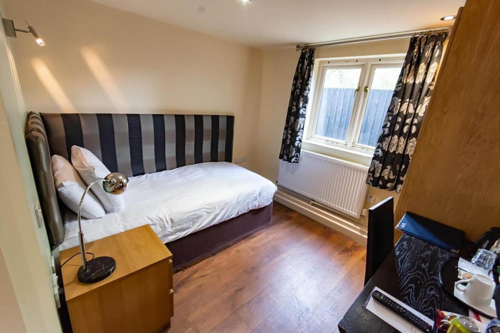 Фото The Great Hallingbury Manor Hotel