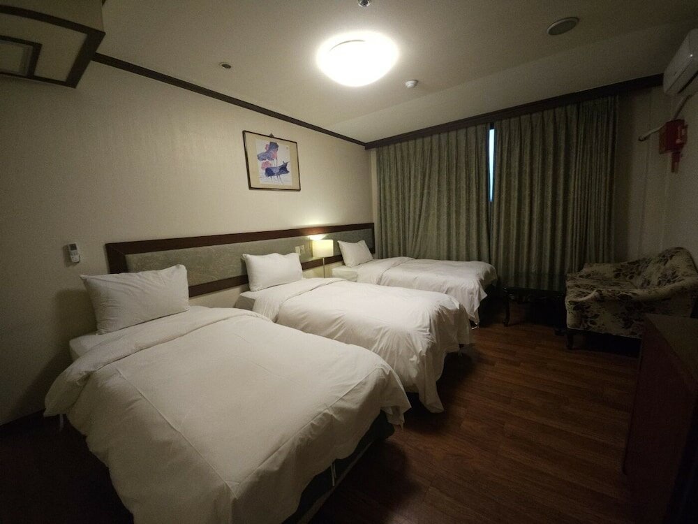 Фото Insadong Crown Hotel