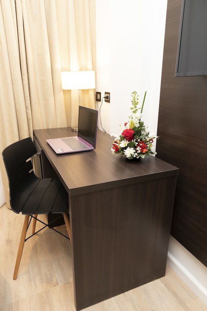 Фото Amerian Rafaela Hotel