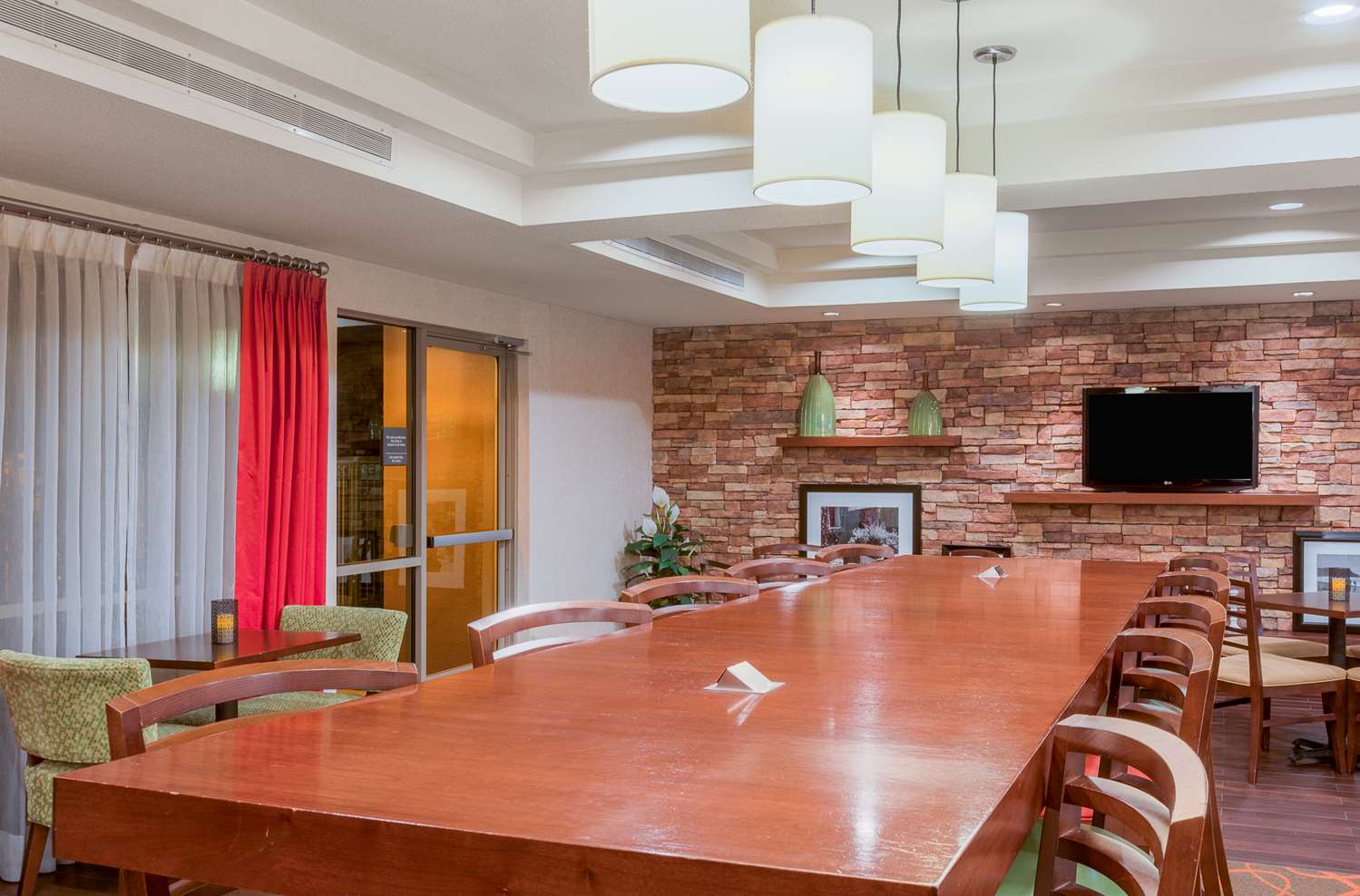 Фото Hampton Inn San Marcos, Ca