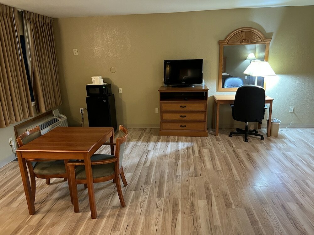 Фото Americas Best Value Inn Pharr