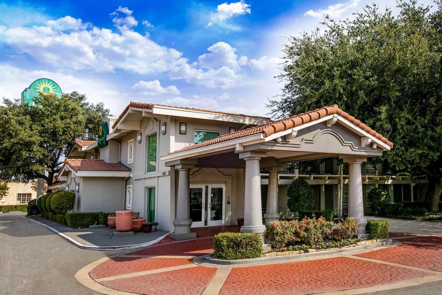 Фото La Quinta Inn by Wyndham Dallas Uptown