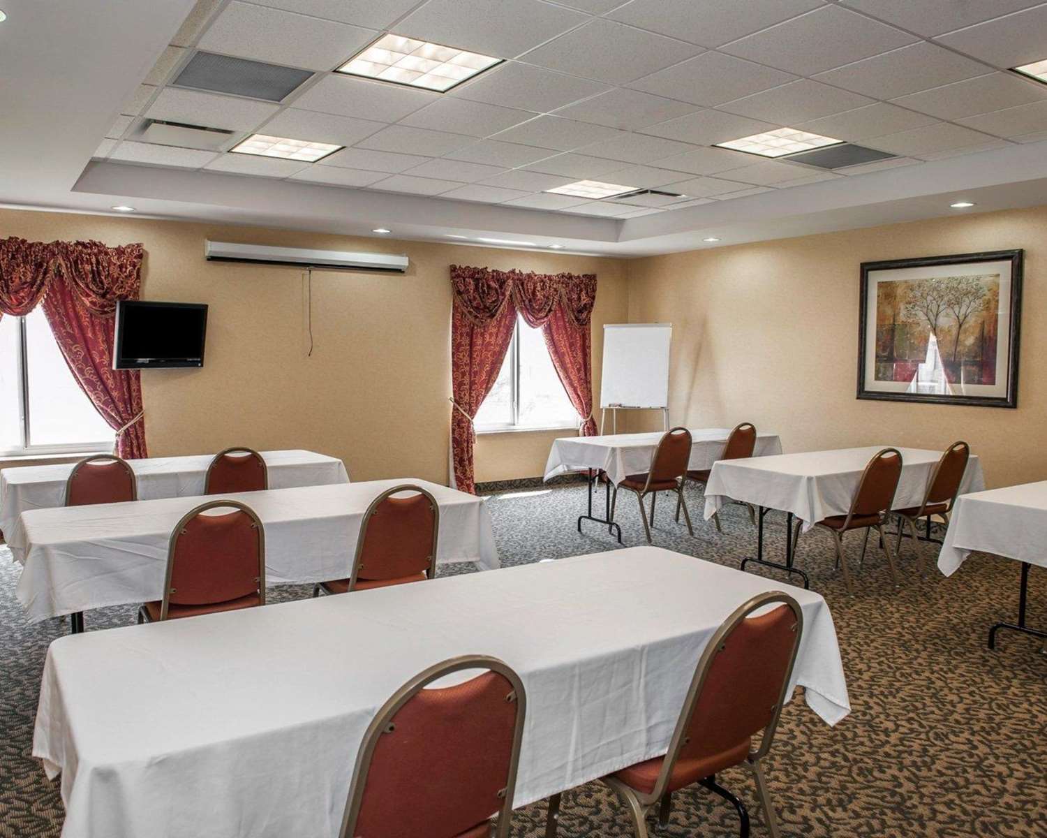 Фото Comfort Suites near Indianapolis Airport