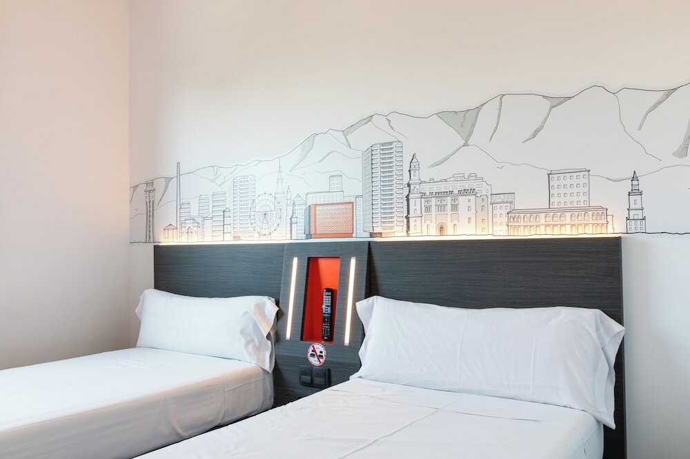 Фото EasyHotel Málaga City Centre