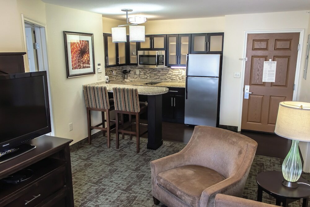Фото Staybridge Suites Minot, an Ihg Hotel