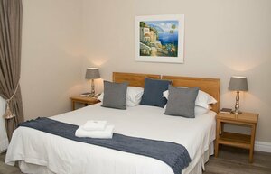 Bell Rosen Guesthouse (Bellville, Kommissaris Street, 116), hotel