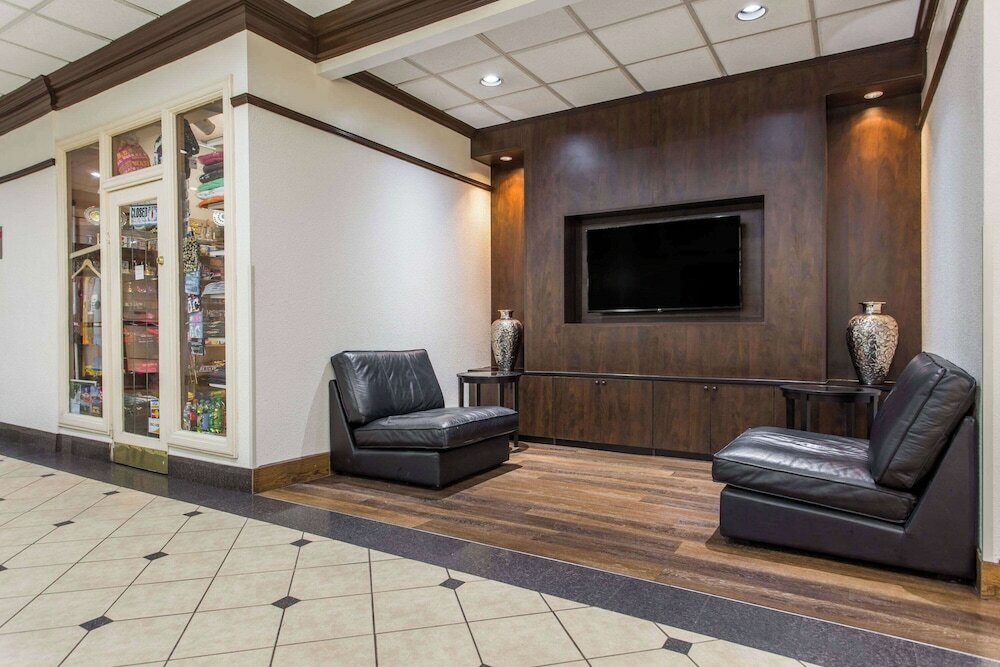 Фото Days Inn by Wyndham Washington DC/Connecticut Avenue