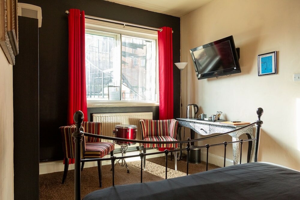 Фото The Saddle Inn