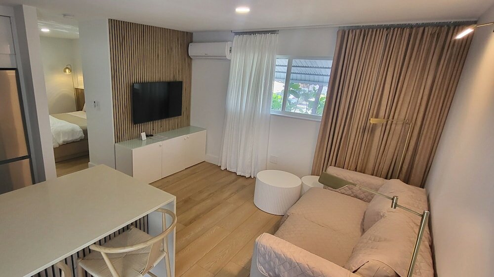 Фото Green Island Inn