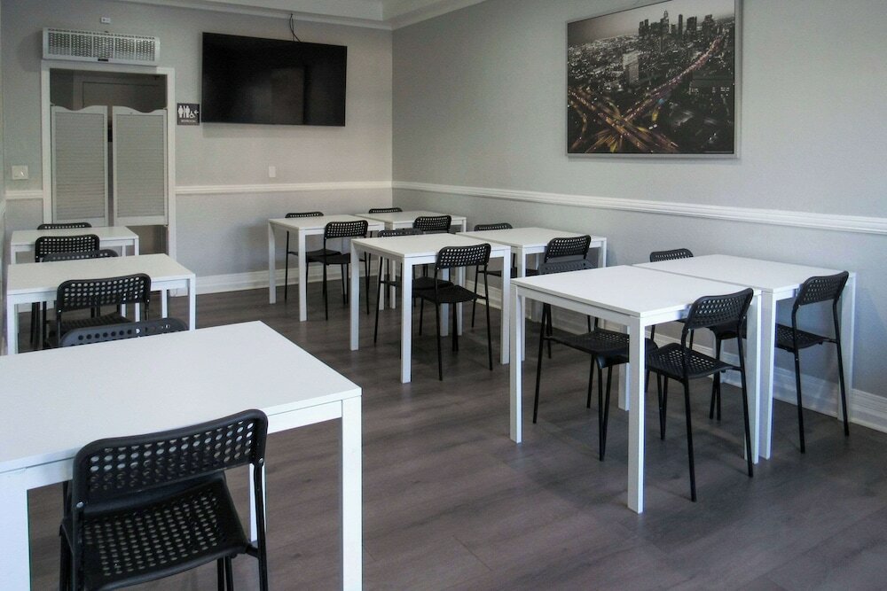 Фото Capri Suites Anaheim