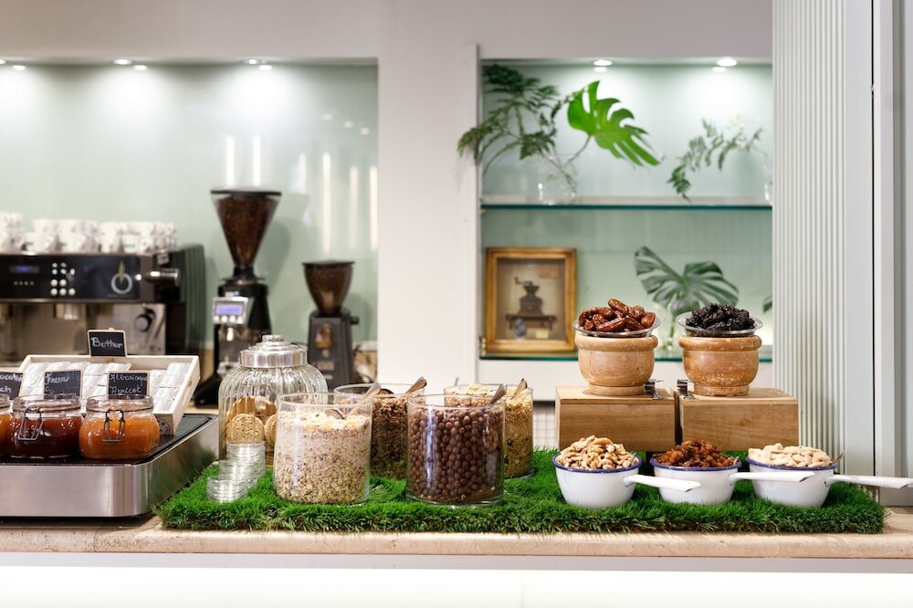 Фото Aparthotel Mariano Cubi Barcelona