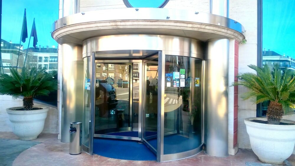 Фото Hotel Nueva Plaza