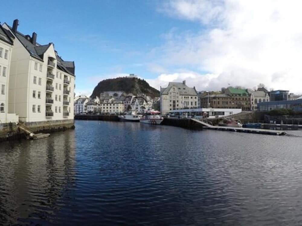 Фото Hotel Brosundet