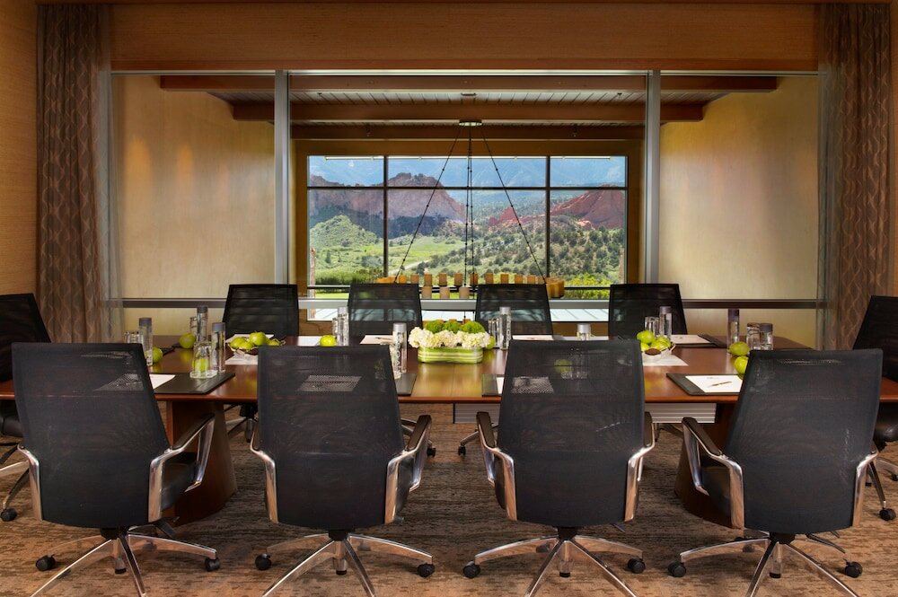 Фото Garden of the Gods Resort and Club