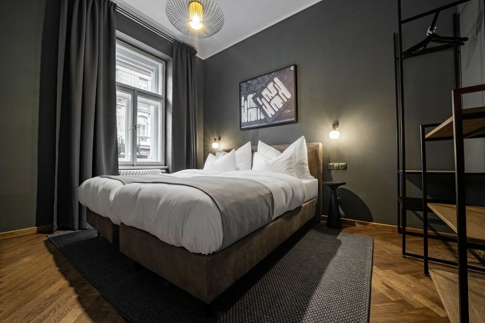 Фото The Viaduct Suites & More