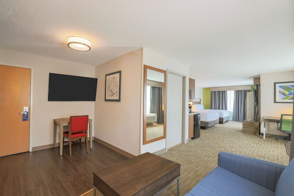 Фото Holiday Inn Express & Suites Raleigh North - Wake Forest, an Ihg Hotel
