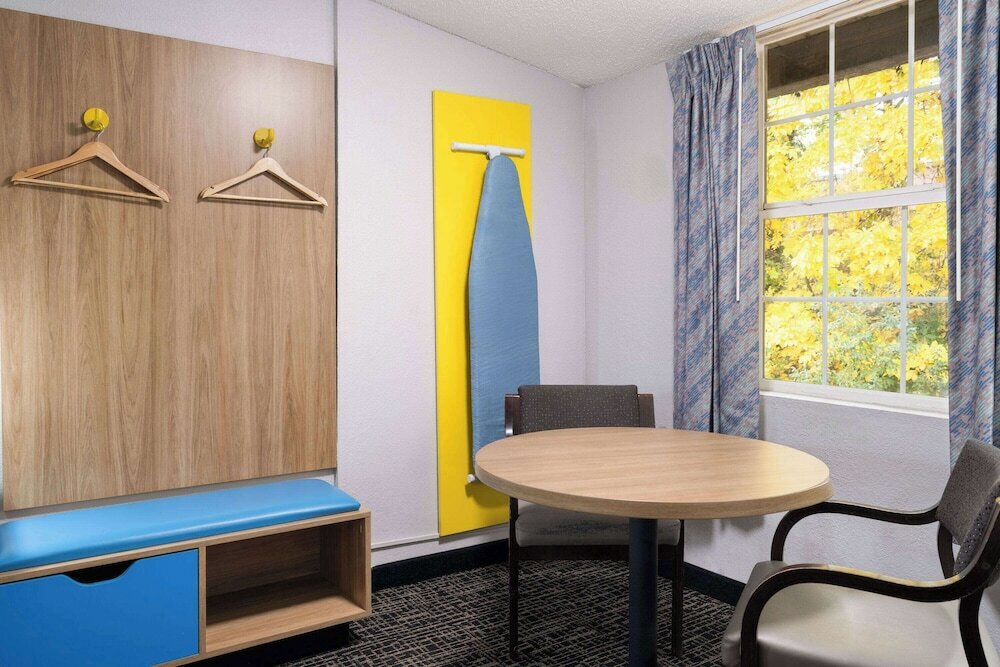 Фото Days Inn by Wyndham Salisbury, Nc