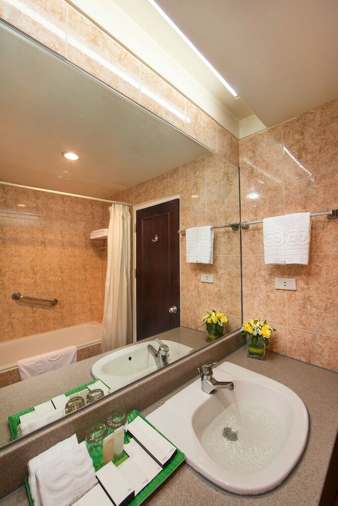 Фото Lake Side Hotel