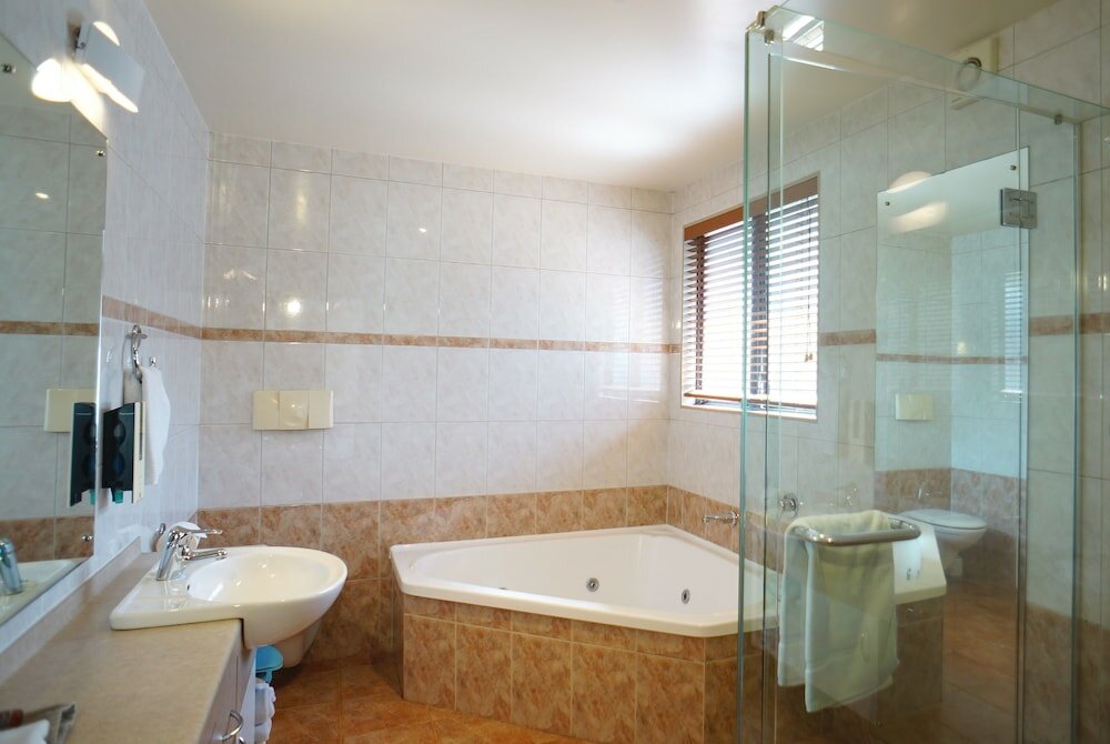 Фото Cornwall Park Motor Inn