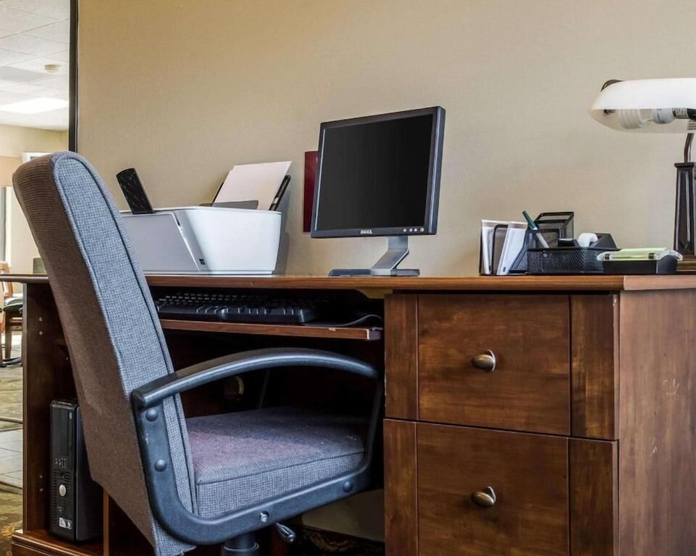 Фото Quality Suites Near West Acres