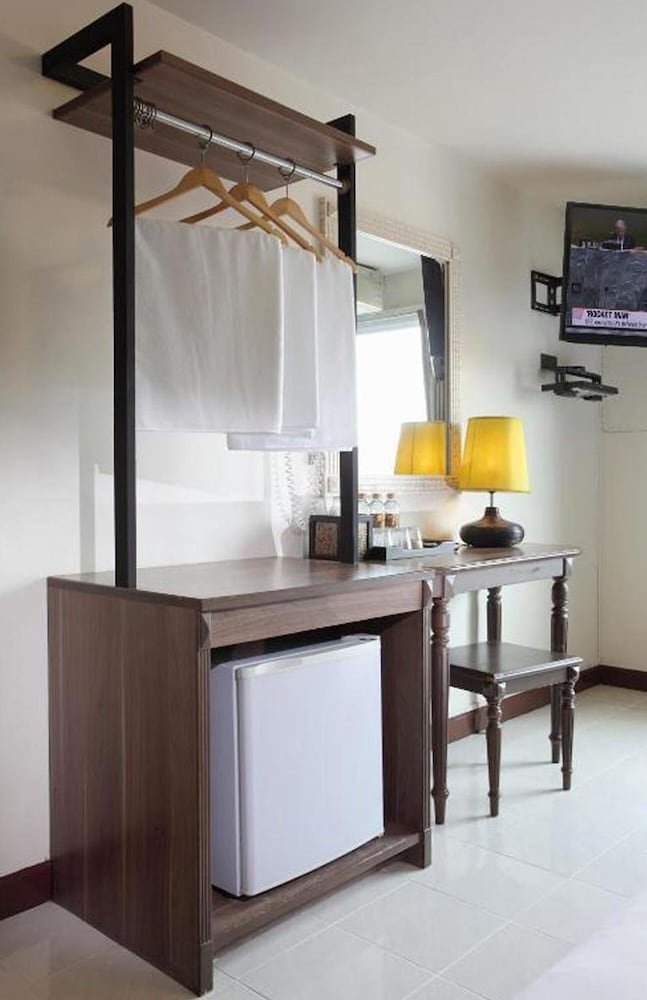 Фото Rambuttri Village Inn & Plaza