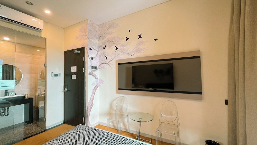 Фото Oak Tree Urban Jakarta