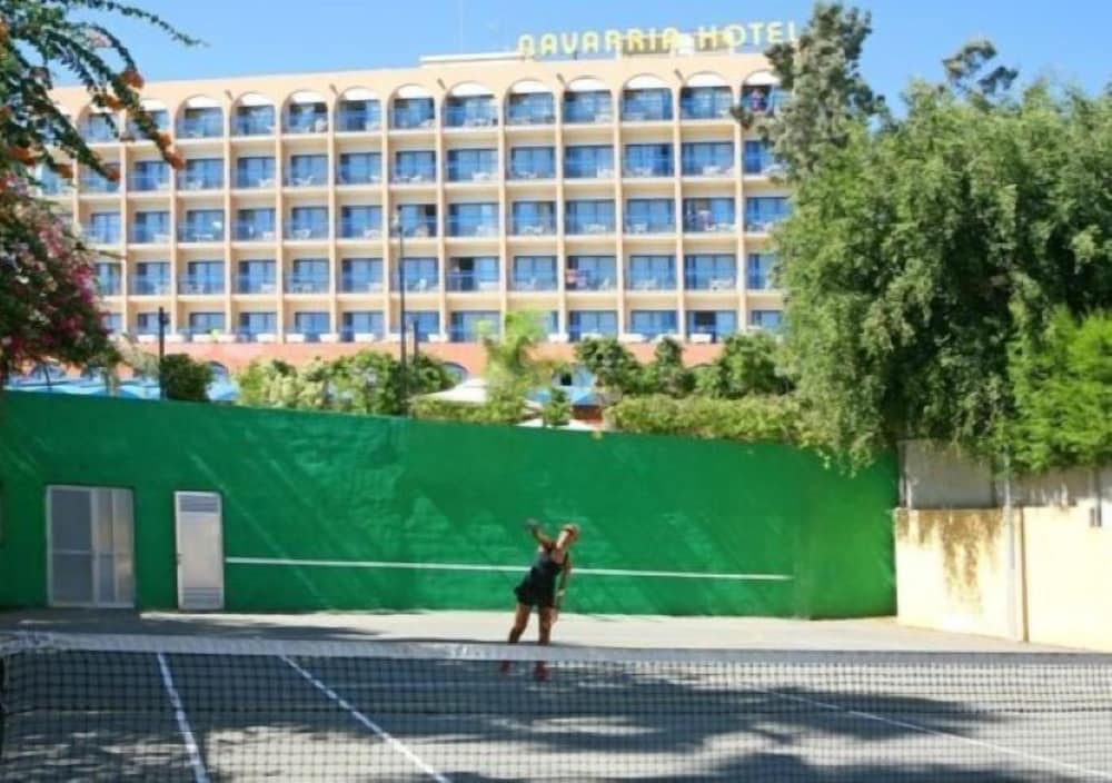 Фото Navarria Hotel