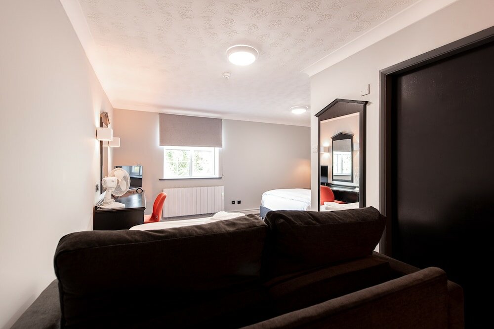 Фото Village Hotel Liverpool