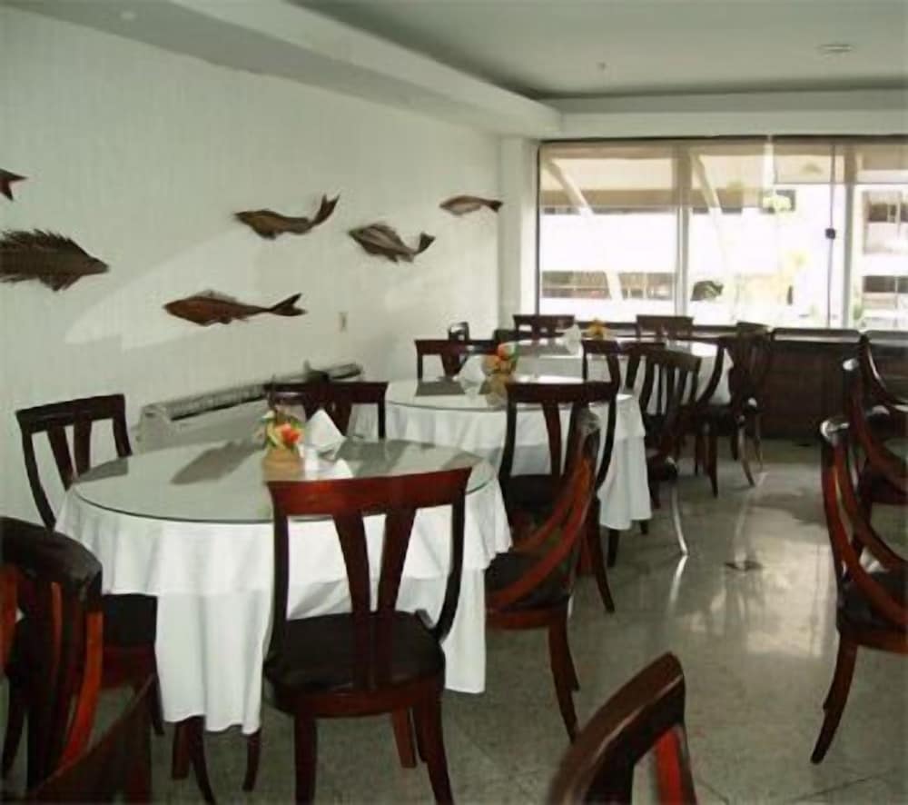 Фото Plaza Praia Suites