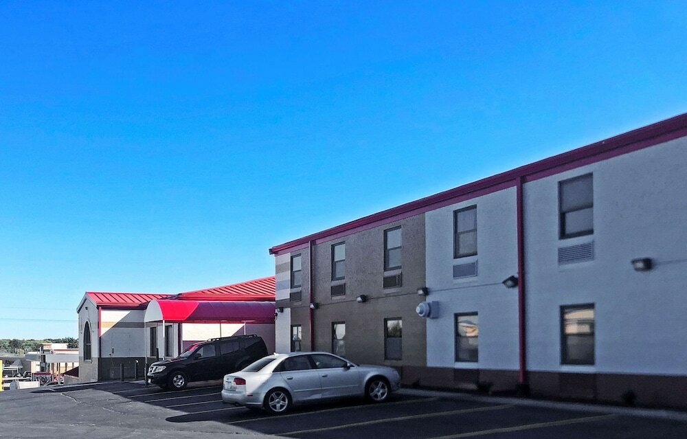 Фото Econo Lodge Truman Inn