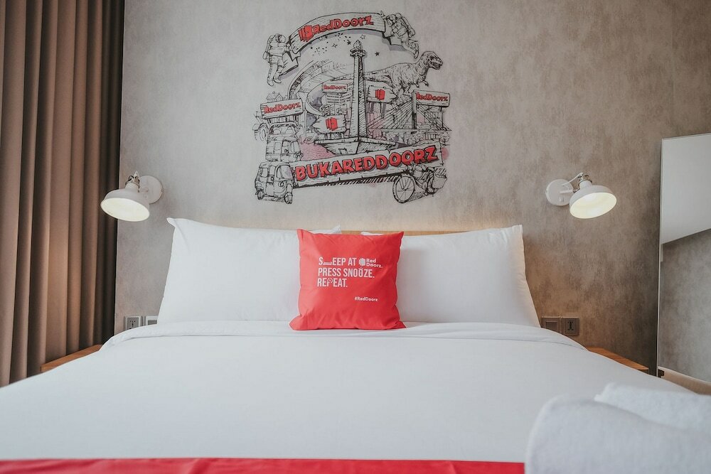 Фото RedDoorz Plus @ Thamrin