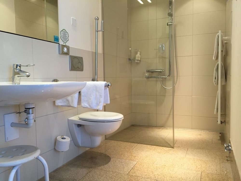 Фото Landidyll Hotel Gasthof zum Freden