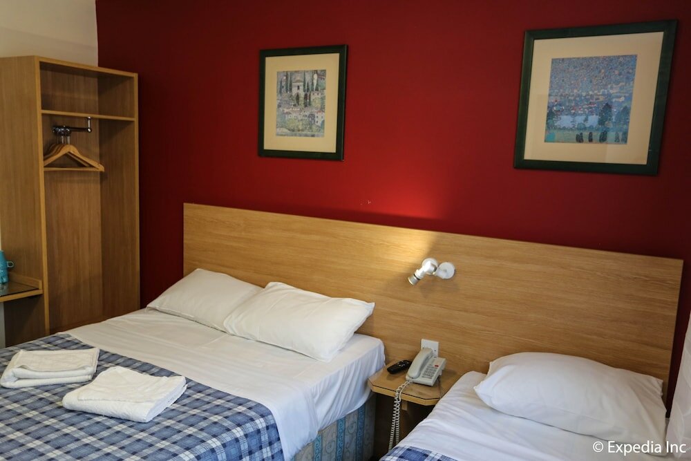 Фото Colliers Hotel