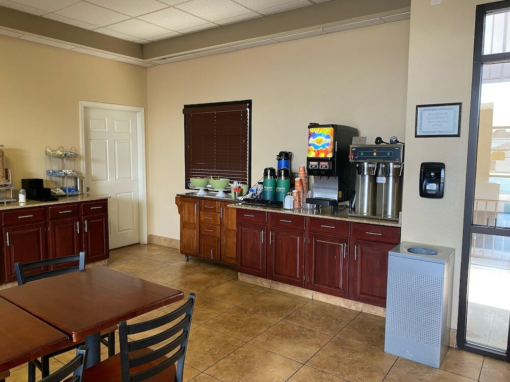 Фото Quality Inn & Suites