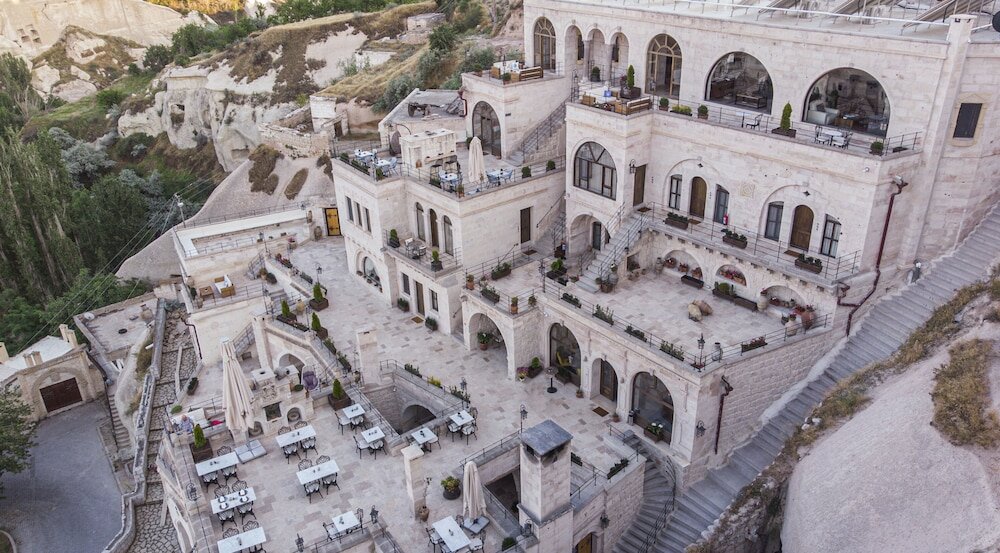 Фото Nino Cave Suites