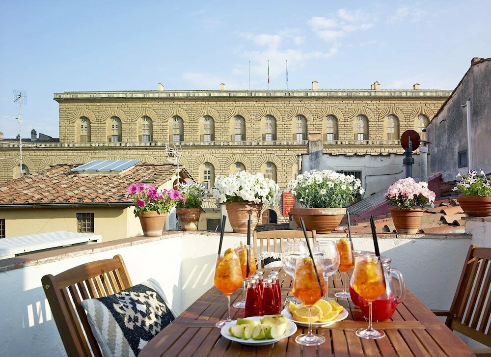 Short-term housing rental Amazing View to Pitti Palace 3bd Apt, Florence, photo