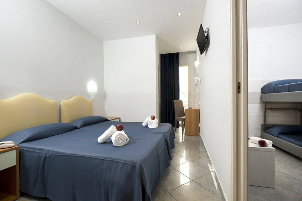 Фото Hotel Scarlet