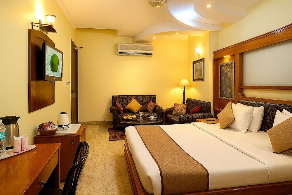 Фото Hotel Tjs Royale