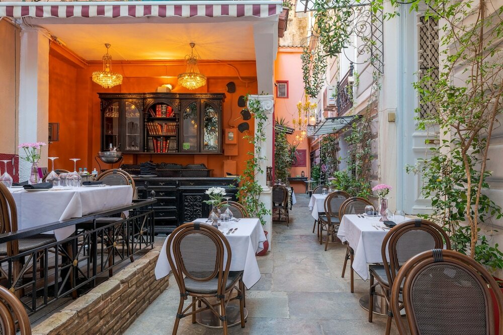 Фото 2 Mazi Suites