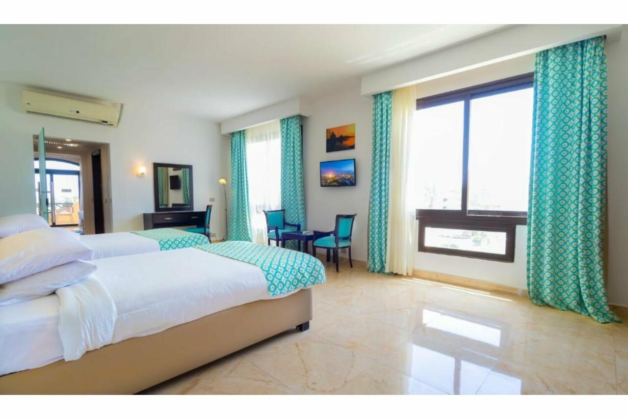 Фото Blend Elphistone Resort
