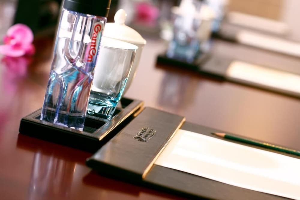 Фото Ningbo Nanyuan Universe Deluxe Hotel