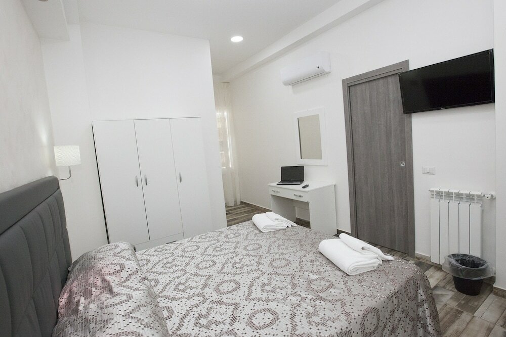 Фото Napoli Garibaldi Square