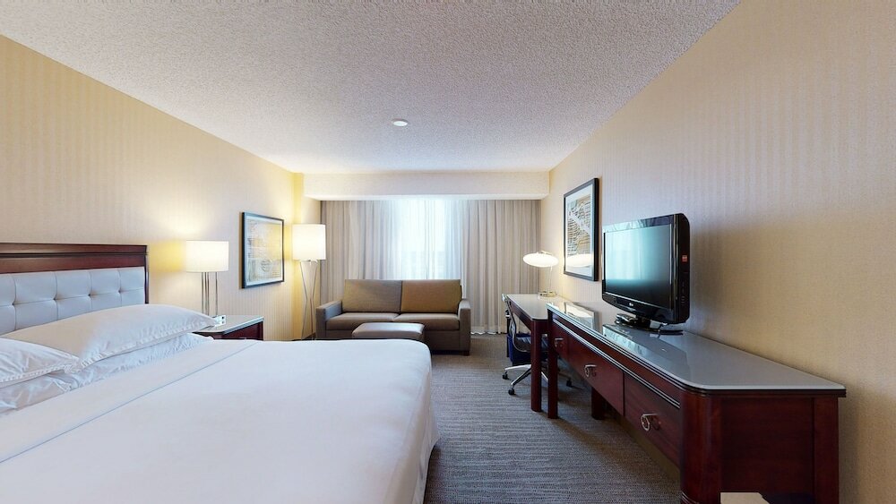 Фото Sheraton West Des Moines Hotel