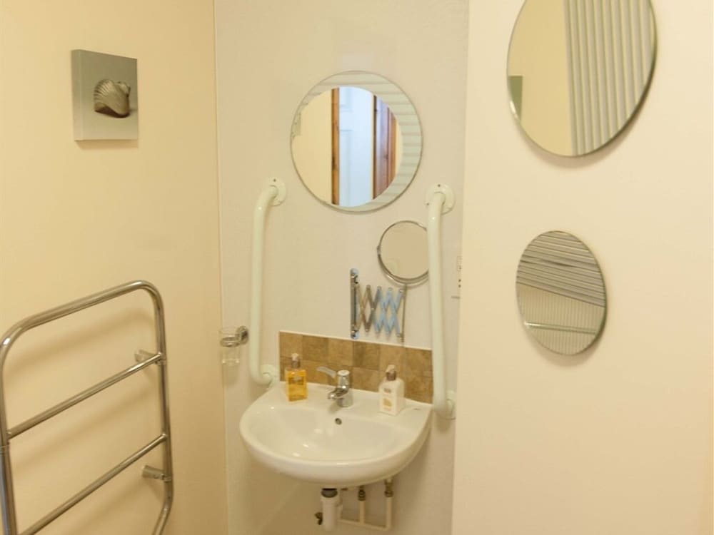 Фото Glenernan Self Catering Cottages